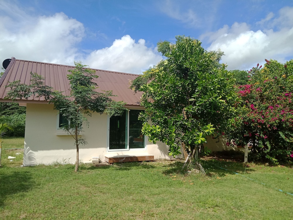 Les Collines Resort 35/41