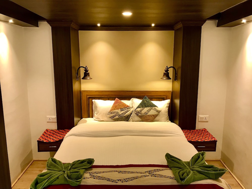 Shiva Guest House 46/50
