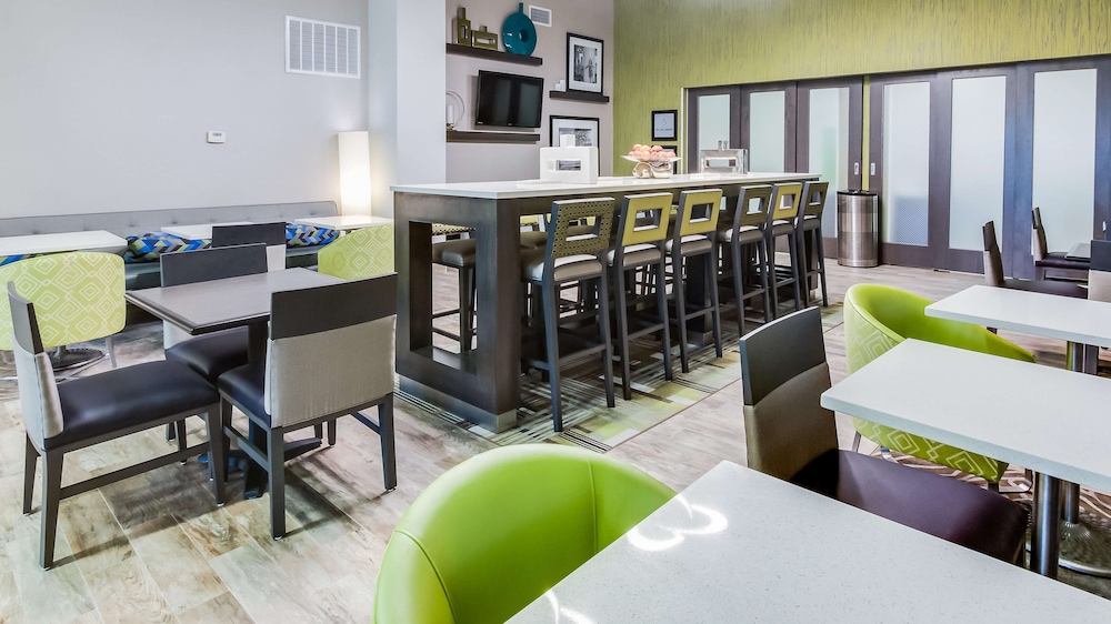 Hampton Inn White House 41/55