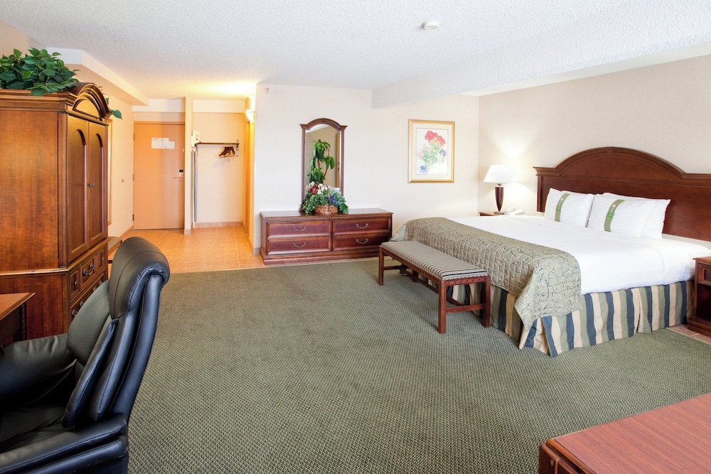 غرفة قياسية بسرير كينج لذوي الإعاقة، Holiday Inn Great Falls 10/10