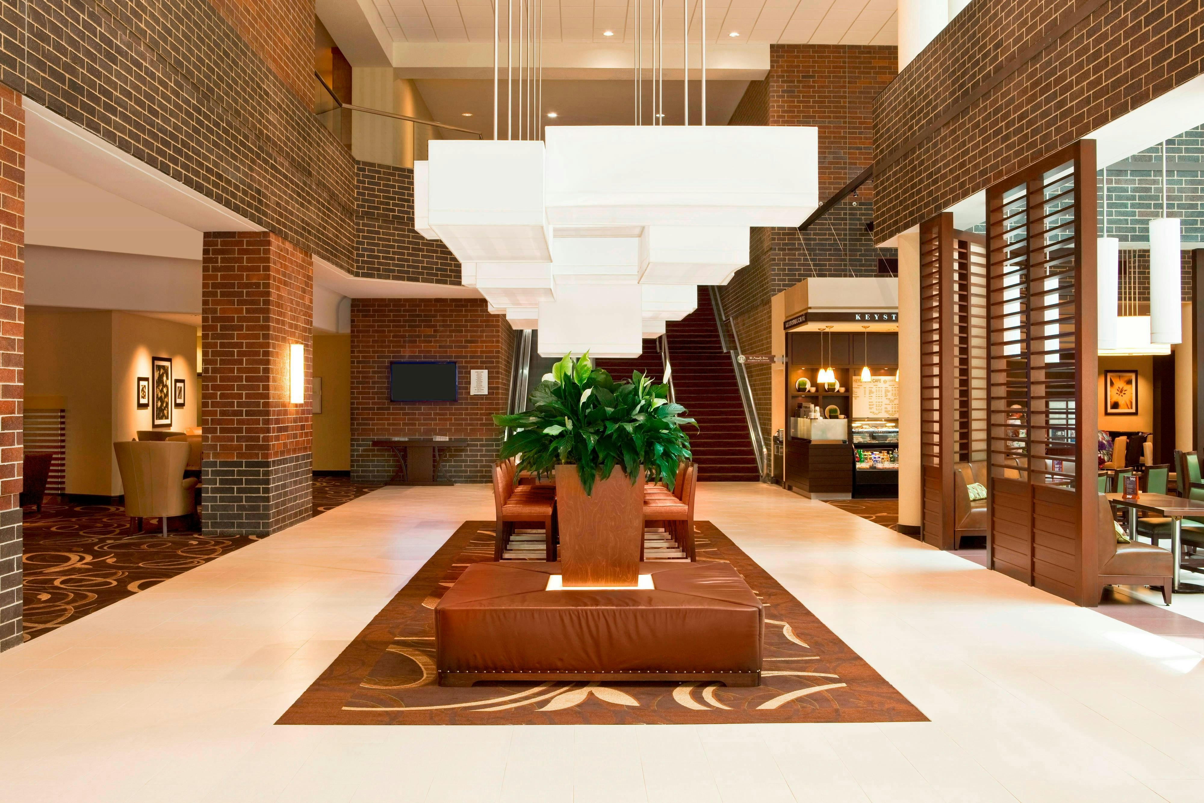 Lobby at Sheraton Indianapolis Hotel at Keystone Crossing, INDIANAPOLIS - IN