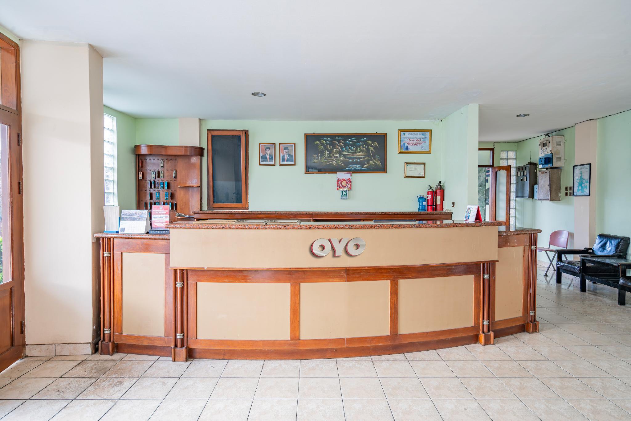 Lobby at Capital O 94108 Hotel Abadi, TASIKMALAYA