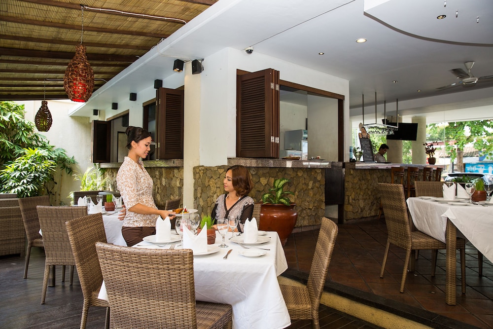 SURIS BOUTIQUE HOTEL 35/50