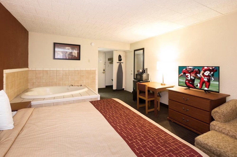 Days Inn by Wyndham Williamsport 29/35