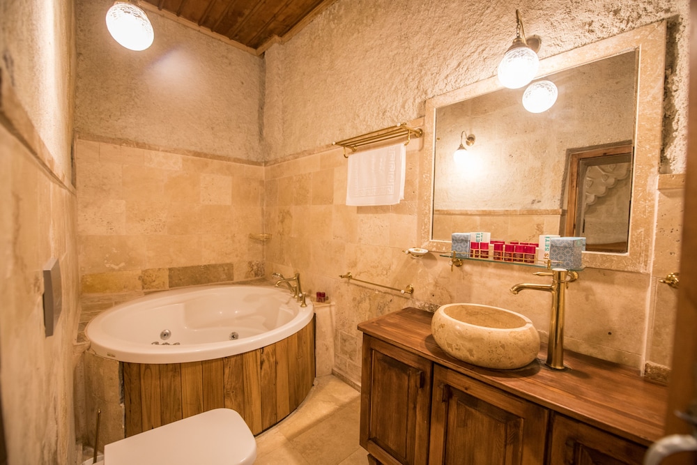 Charming Cave Hotel 7/29