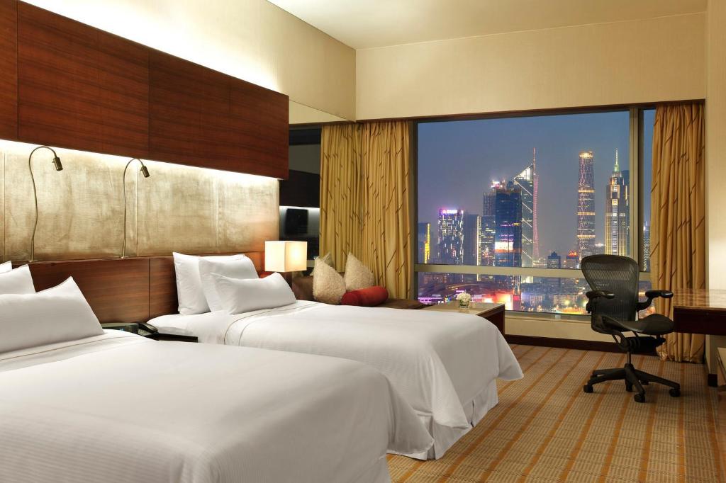 Guest Room, Twin Beds, City View, Club Lounge Access
