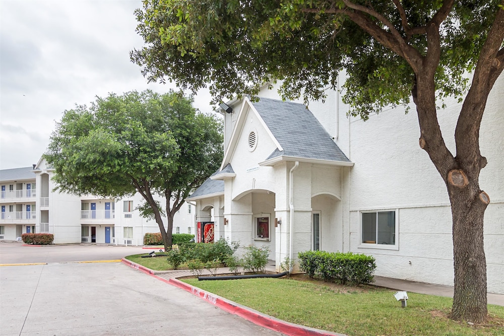Motel6 Grand Prairie, TX - Near Six Flags Drive 36/44