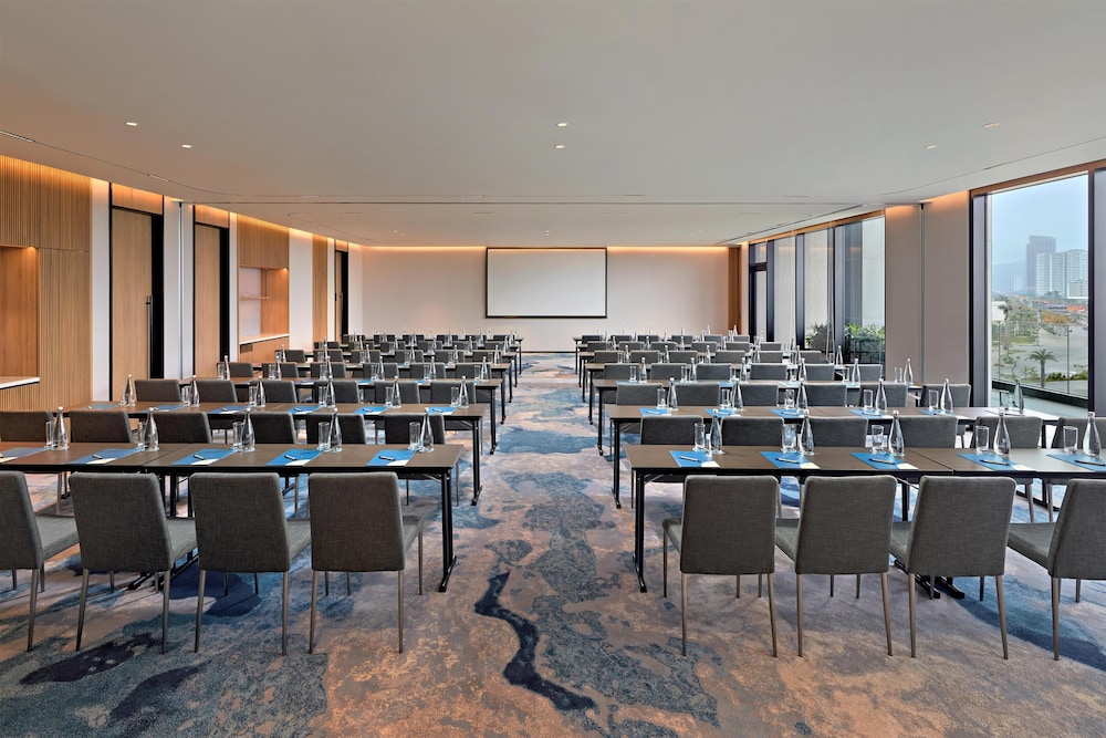 Hyatt Place Ha Long Bay, Bai Chay 40/50
