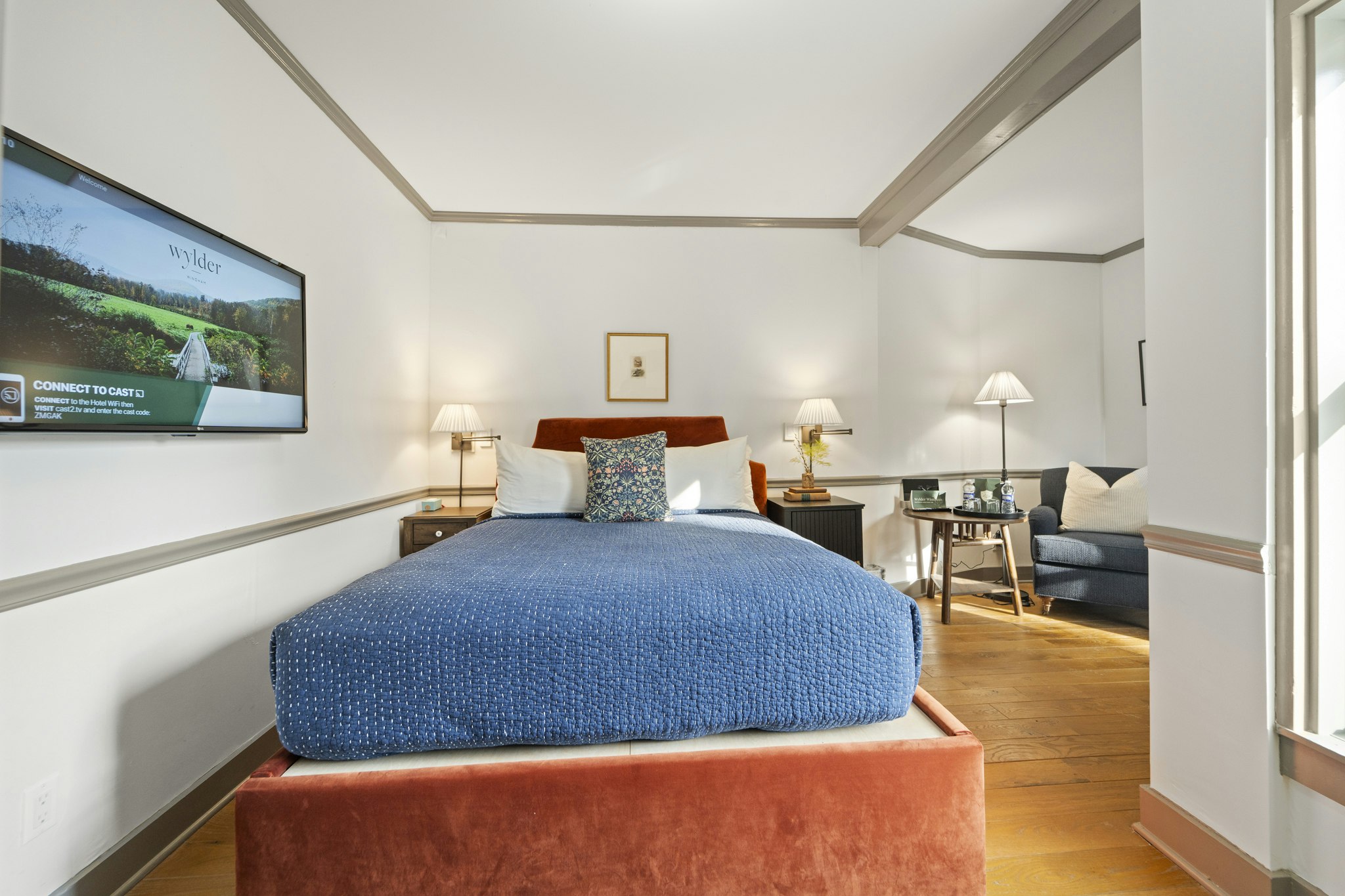 Manor, Queen Bed