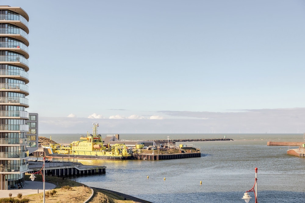 BizStay Harbour Scheveningen Apartments 48/50