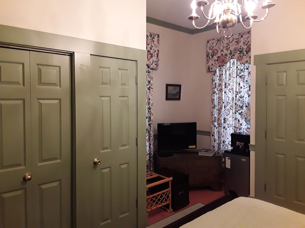 Emmas Bed and Breakfast 19/28
