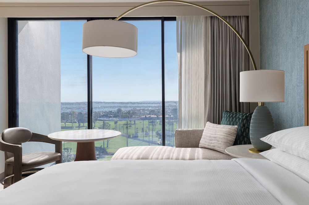 1 Bedroom, Suite, King Bed, Ocean View, Balcony, VEA Newport Beach, A Marriott Resort & Spa 2/3