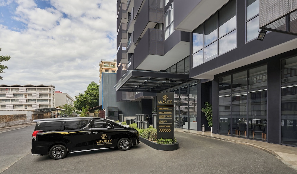 Lyve Inc Hotel And Residence 63/70