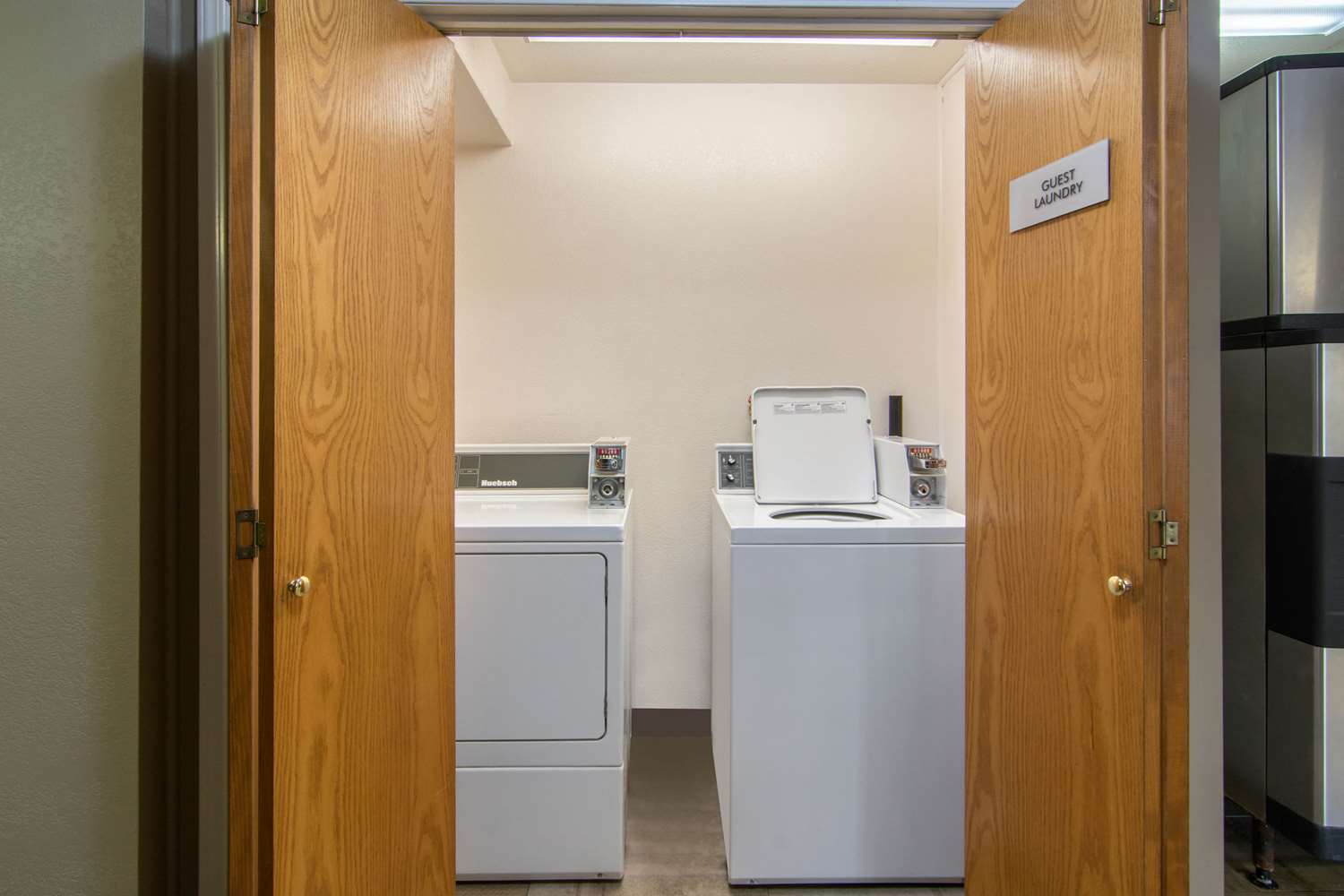Econo Lodge Regina 3/7