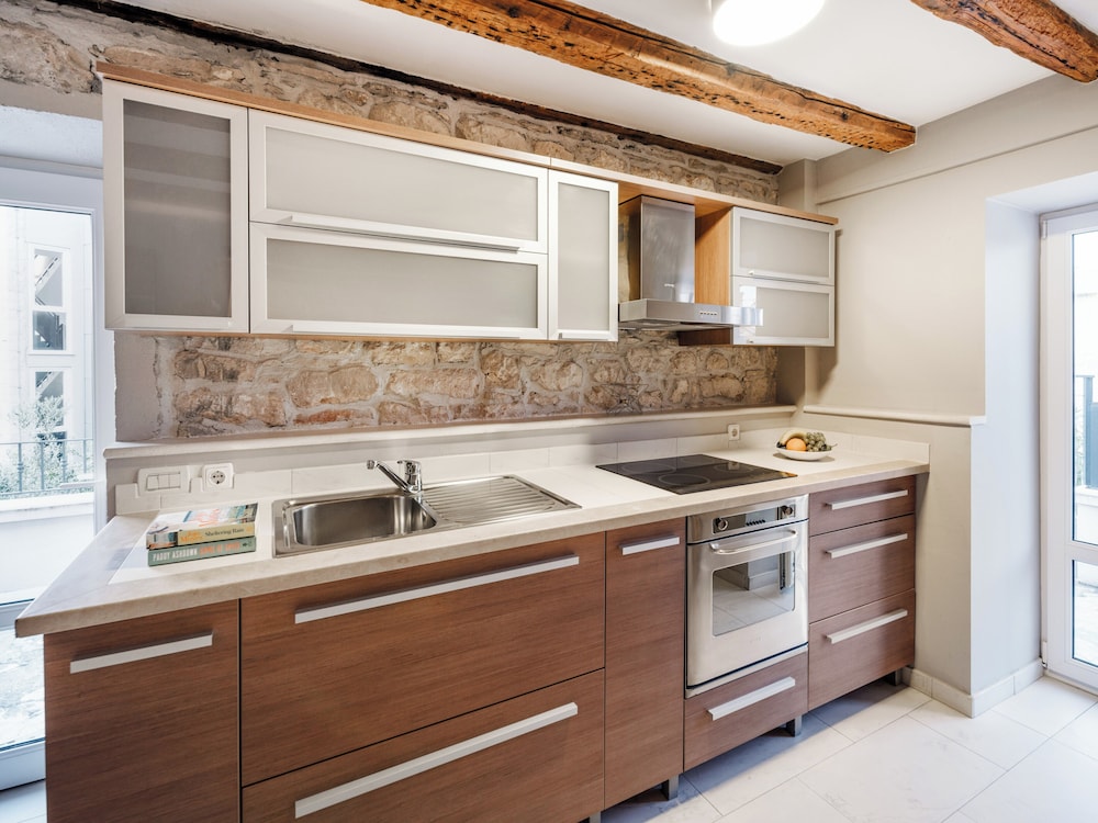 Hotel Osam 50/50