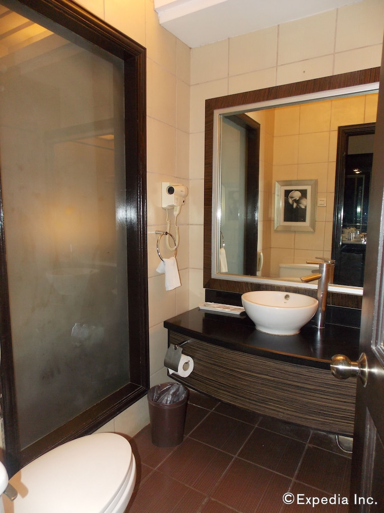 Planta Centro Bacolod Hotel Residences 40/46