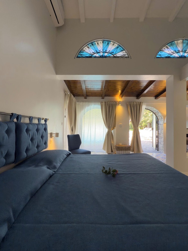 غرفة بسرير كوين بإطلالة على الحديقة، La Villa 3/10