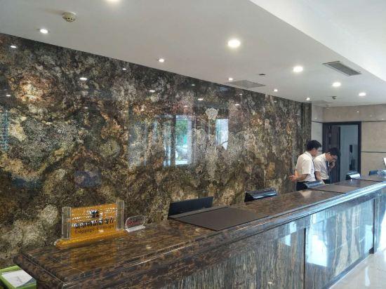 Zhenbao Holiday Hotel (Nanjing Olympic Sports Center) 8/28