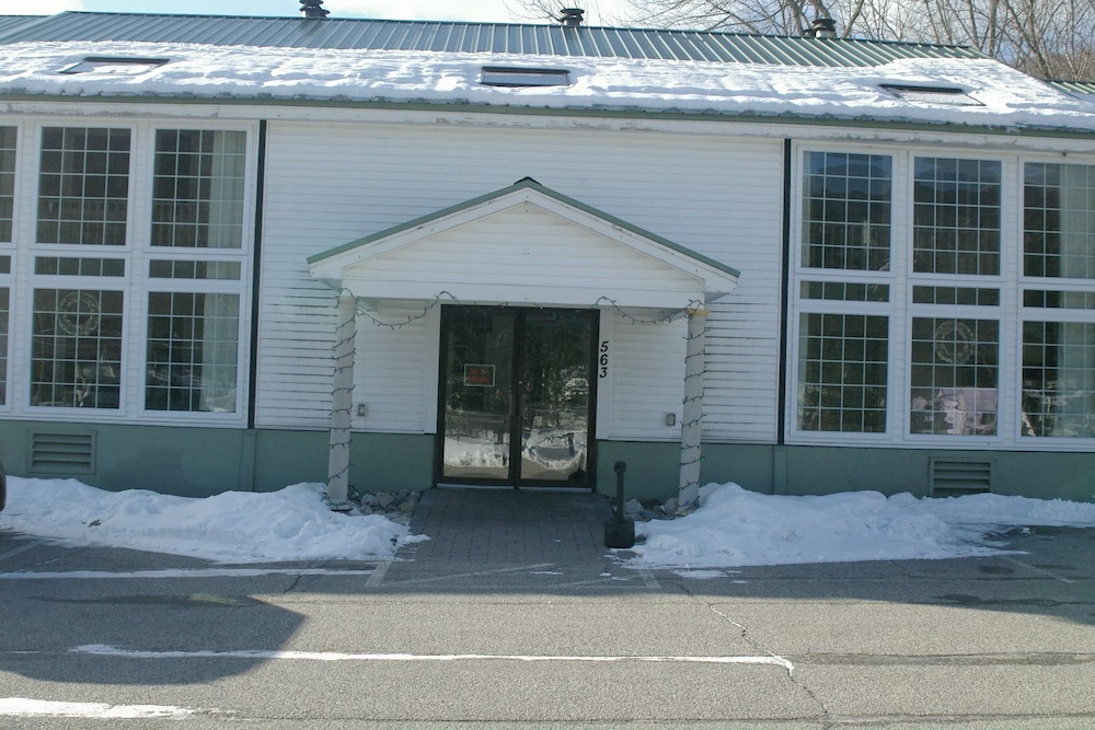 Travelodge By Wyndham Lincoln Near White Mountain 2/53