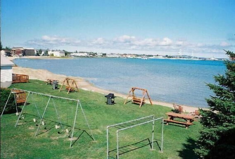 Sunrise Beach Motel 36/47