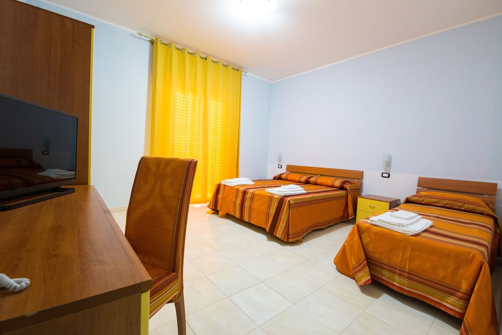 غرفة رباعية بسرير مزدوج وسريرين منفصلين، VILLAGGIO SAN ANTONIO 9/10
