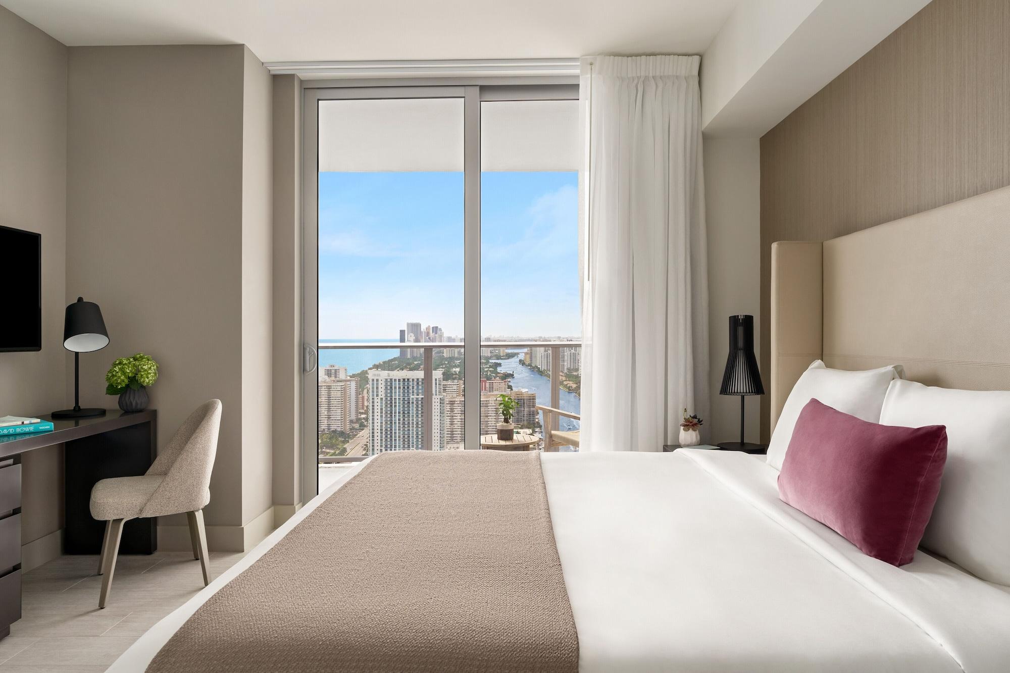 Suite, Multiple Beds, City View, Corner