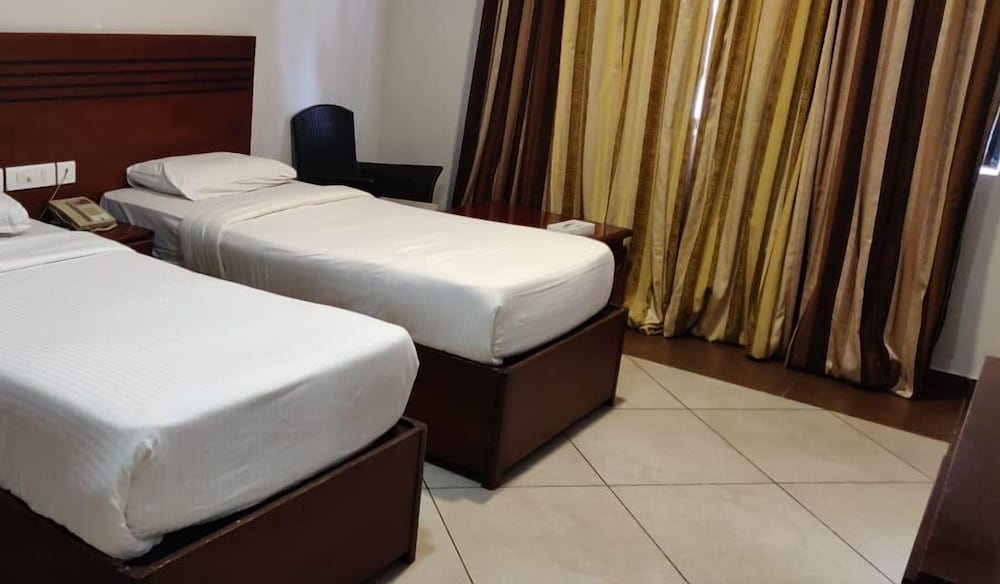 Hotel Allseason 10/47