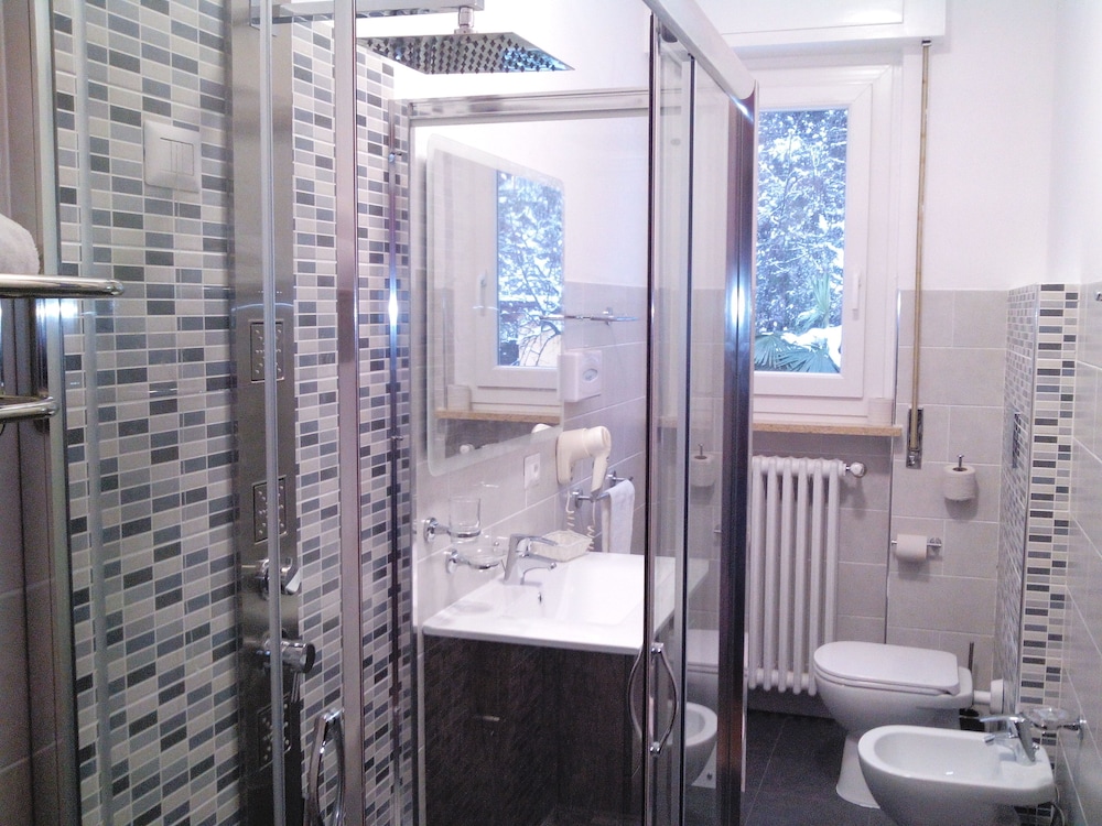 ALBERGO PARADISO 36/39