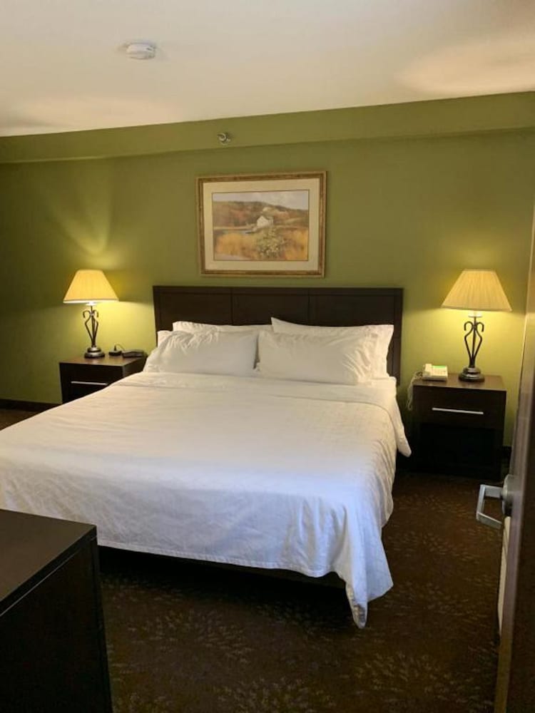 Best Western Watertown Inn Suites 13/42