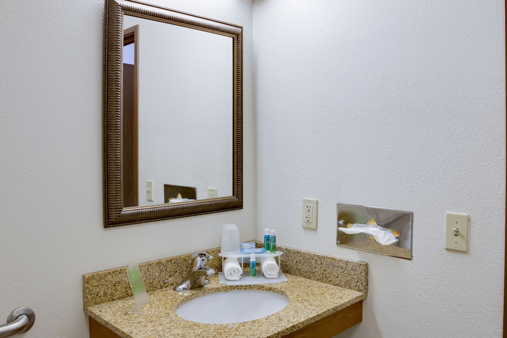 Holiday Inn Express Hotel And Suites Mattoon 25/48