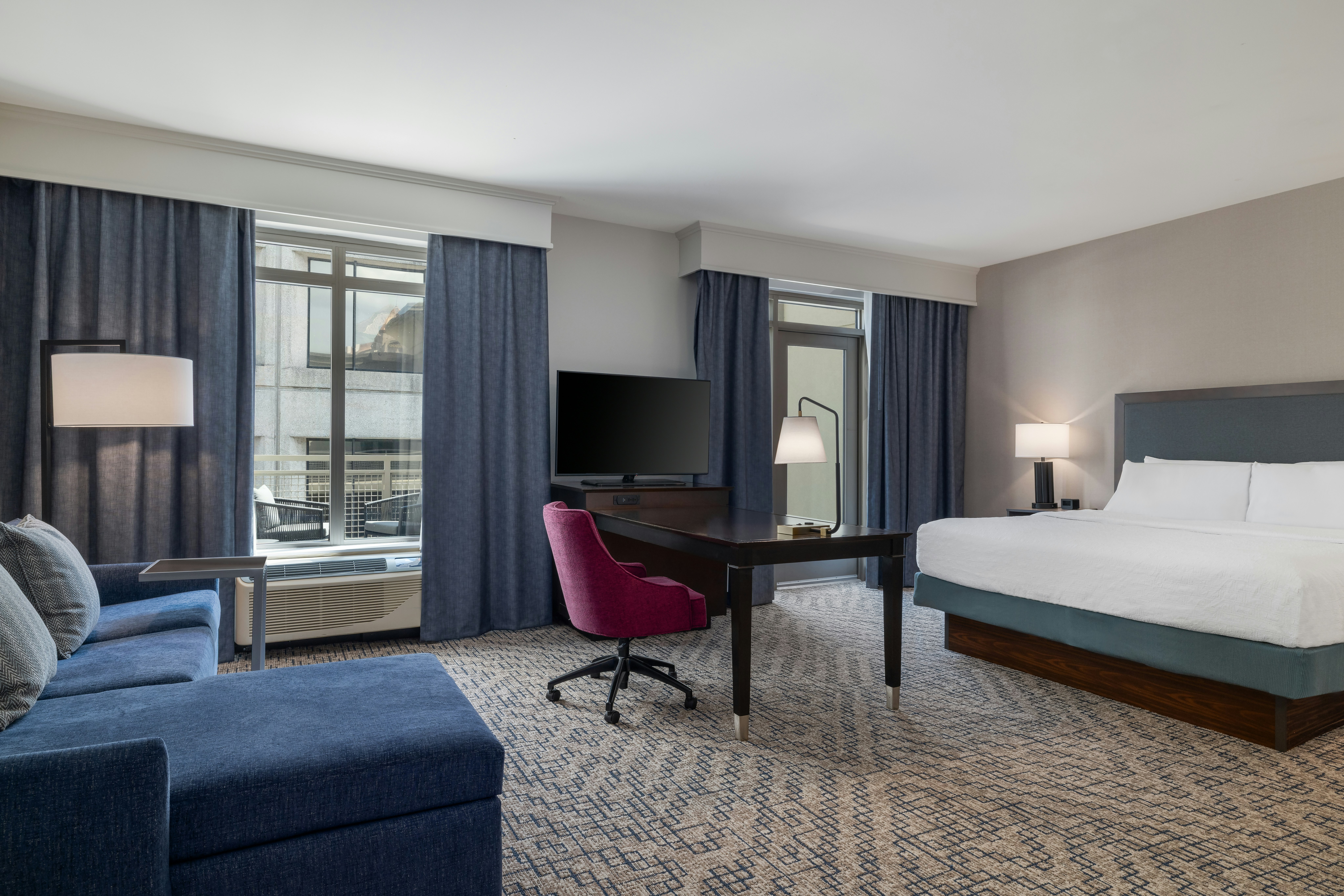 Studio, Suite, King Bed, Balcony, Hampton Inn And Suites Roanoke-Downtown 4/7