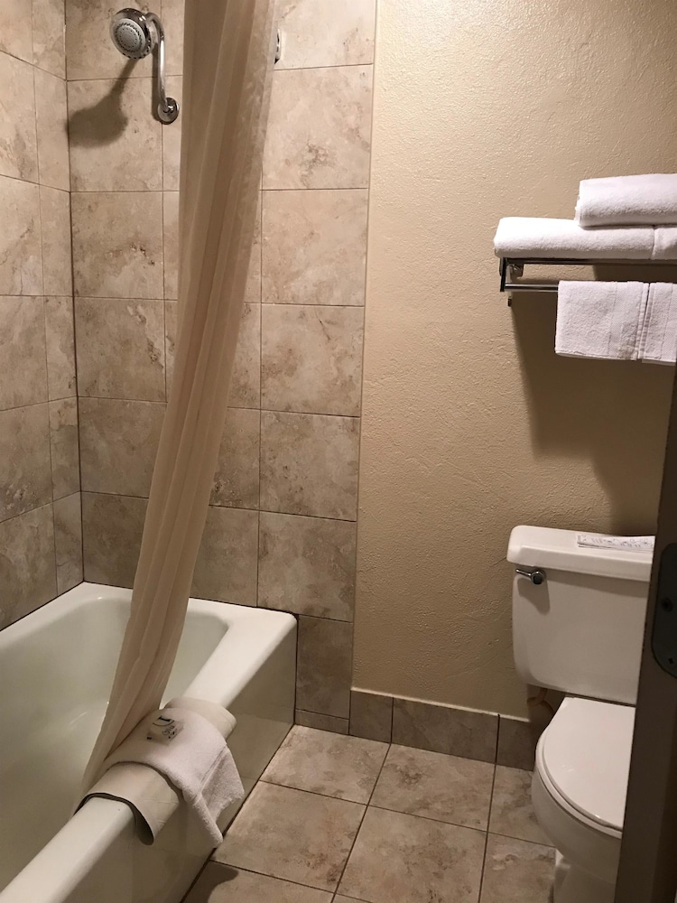 Best Western Lakewood 13/38
