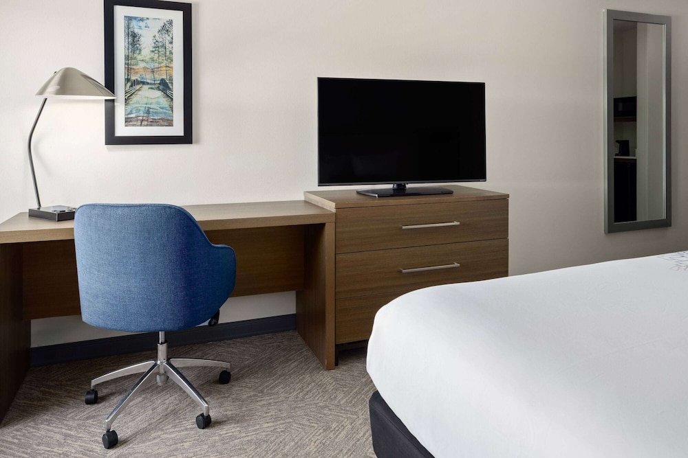 La Quinta Inn & Suites by Wyndham Locust Grove 47/55