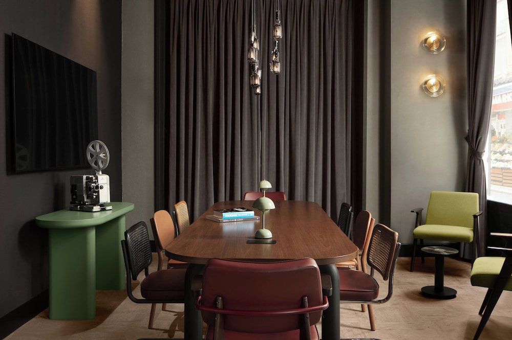 Moxy Istanbul Beyoglu 34/50