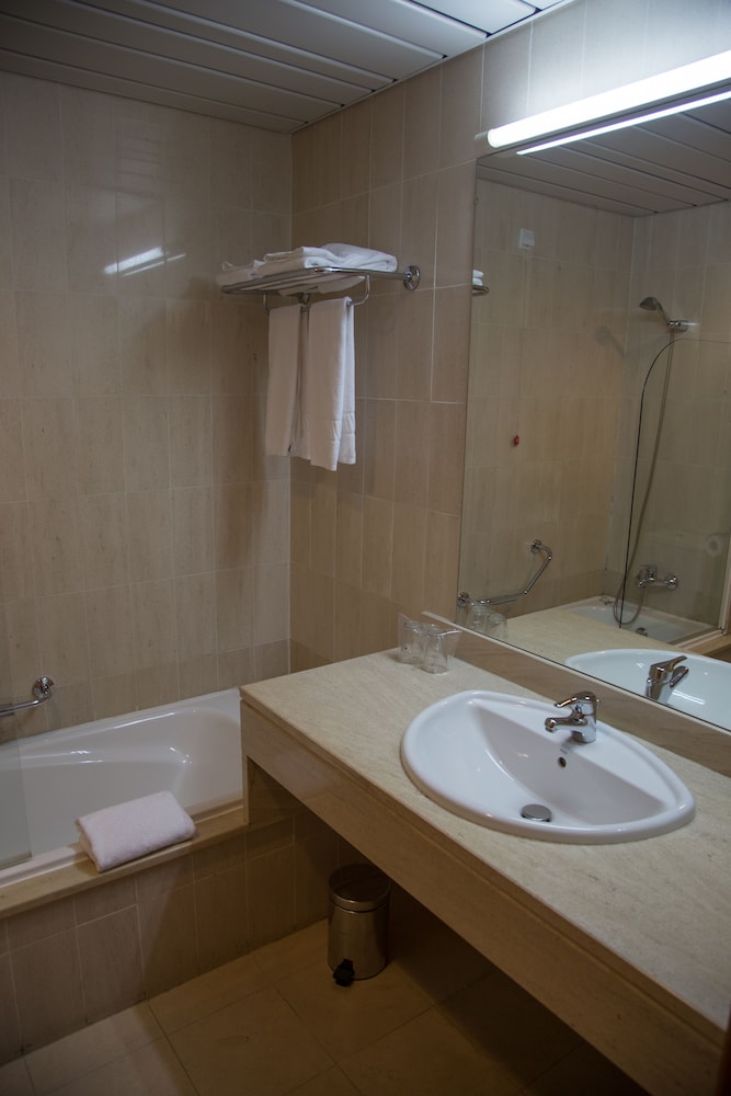 Standard, Twin Beds, City View