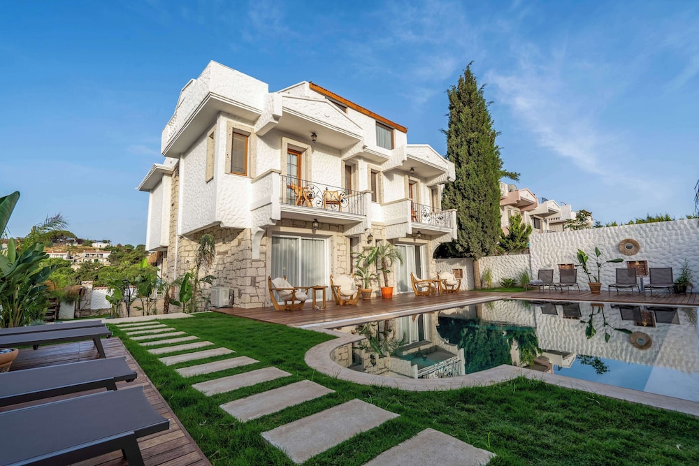Bugra Alacati - Adults Only 41/42