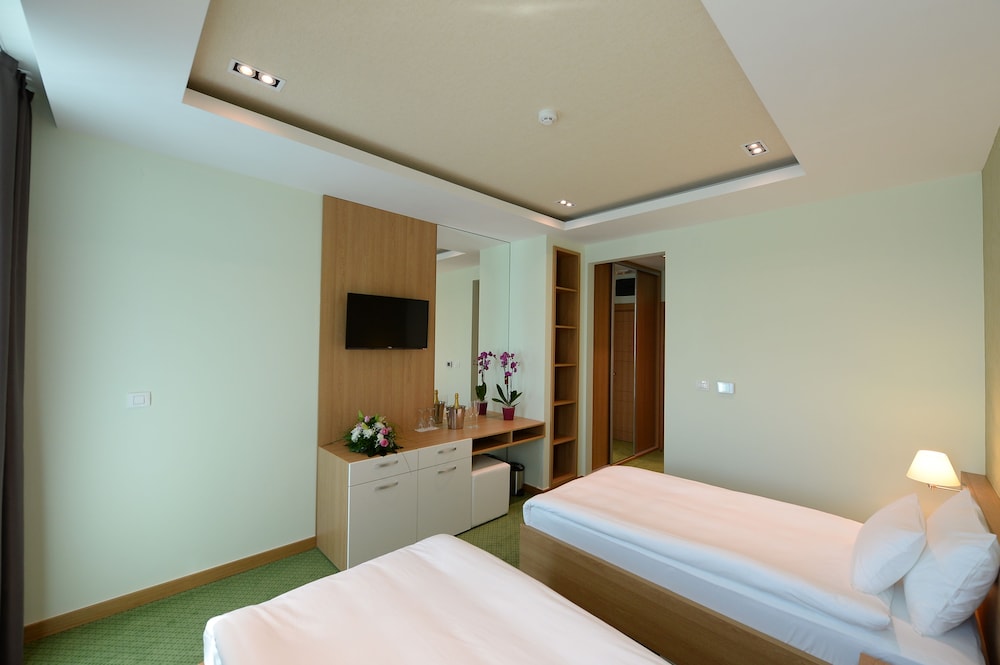 STANDARD, TWIN BEDS, MOUNTAIN VIEW