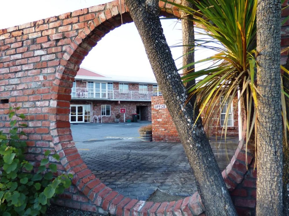 Alexandra Heights Motel 56/57