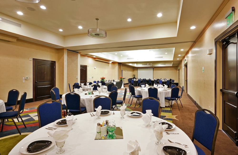 Holiday Inn Hotel And Suites Waco Northwest 48/59