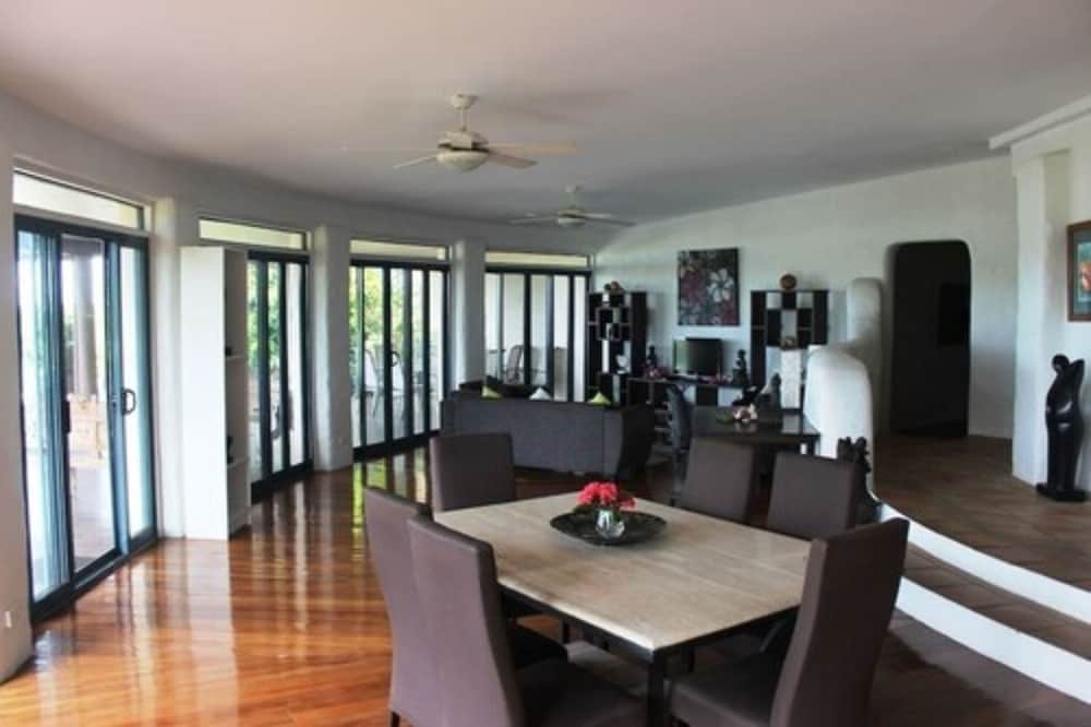 Anchorage Beach Resort 28/31