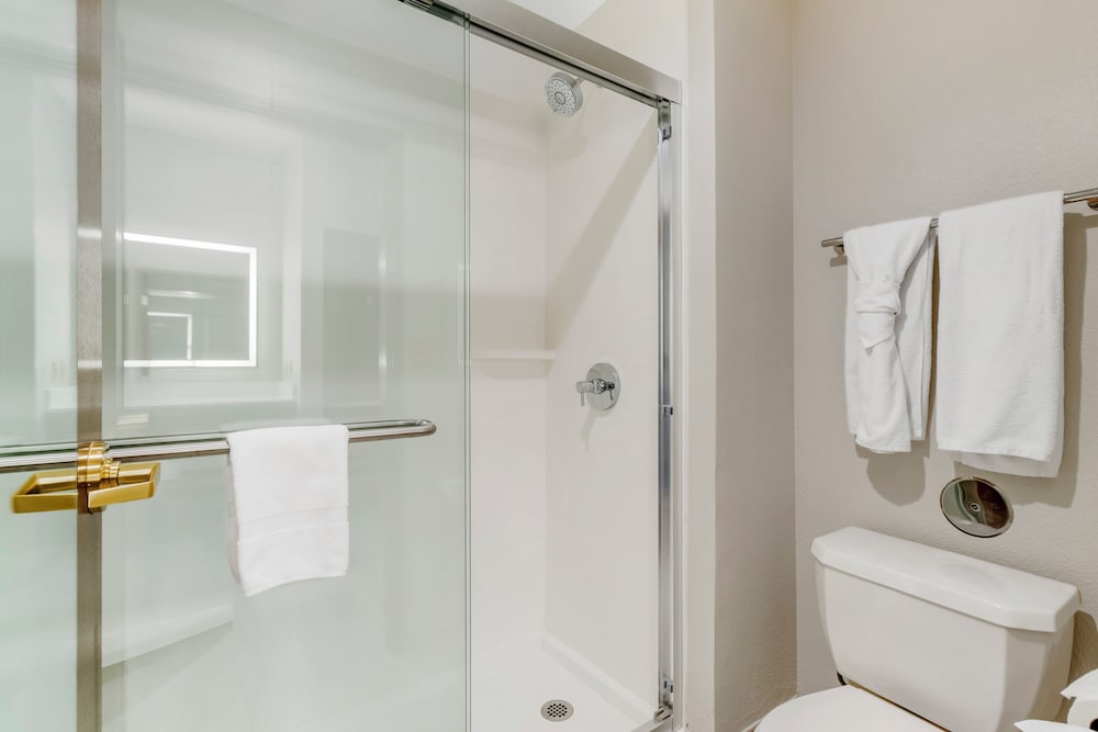 غرفة قياسية بسرير كينج مع أريكة، Holiday Inn Express Fallon 4/5