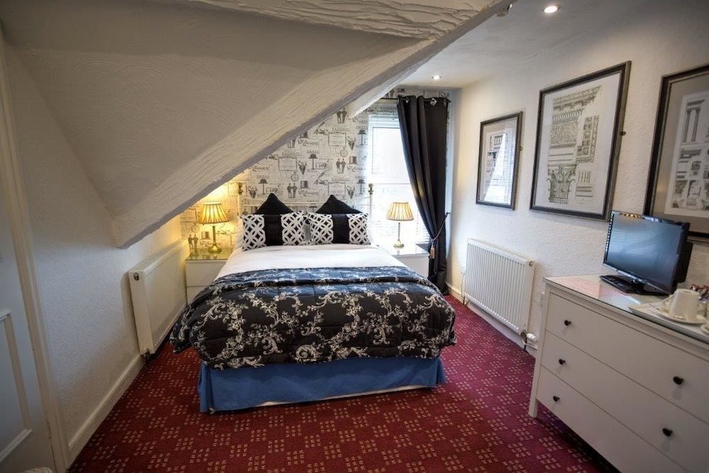 The Ascott 17/50