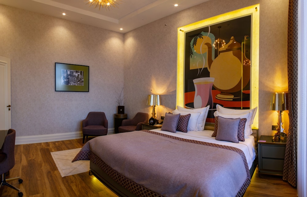 Art Gallery Hotel 8/46