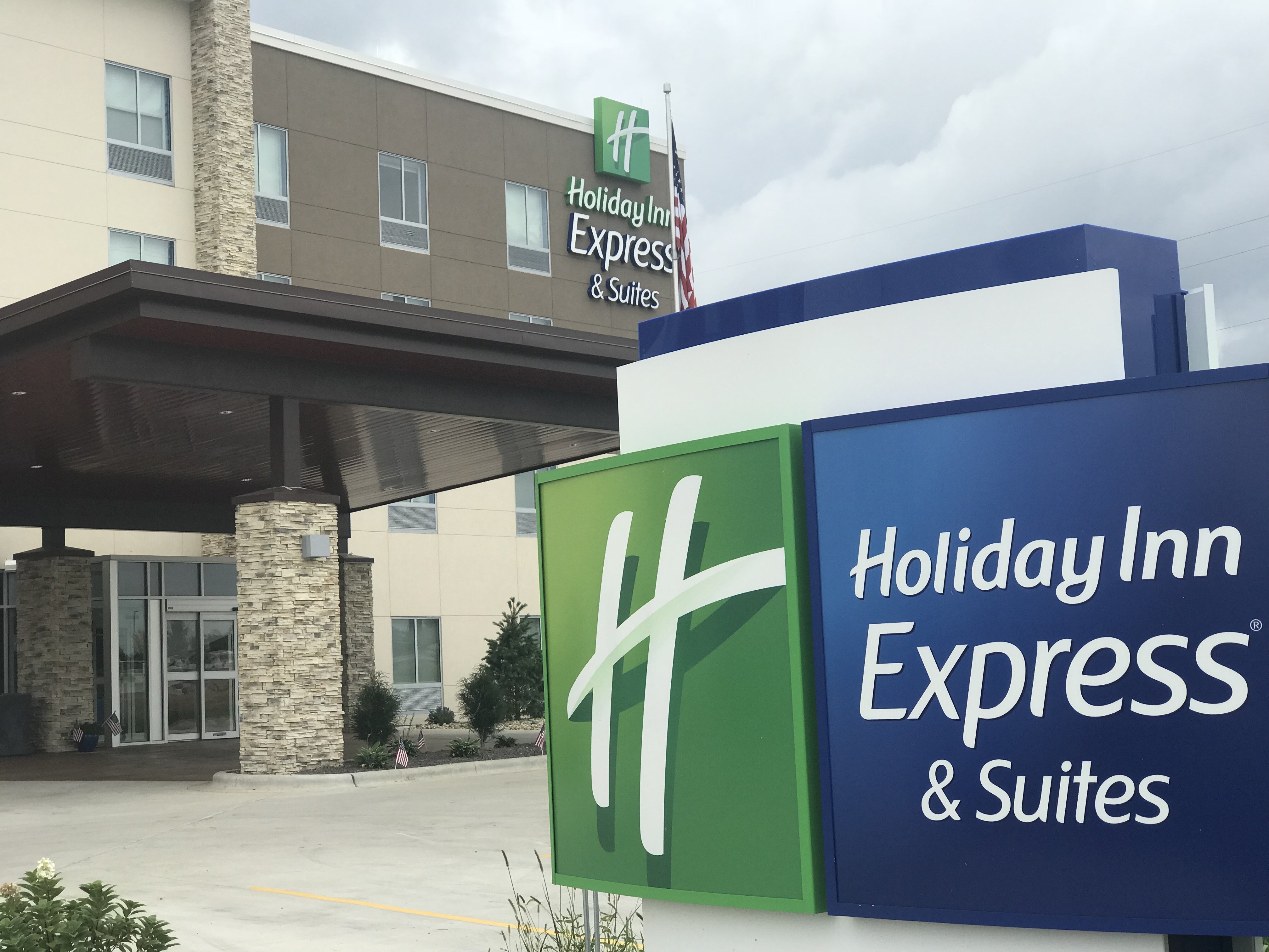 HOLIDAY INN EXPRESS & SUITES HANNIBAL - MEDICAL CENTER 2/53