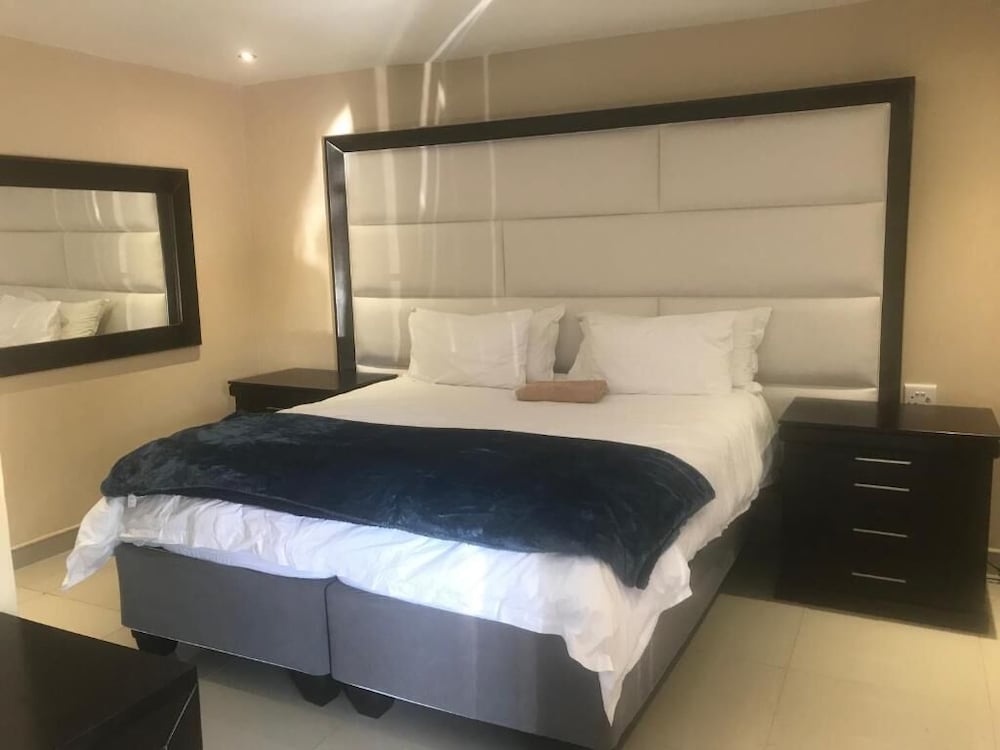 1 Oak Lodge 10/45