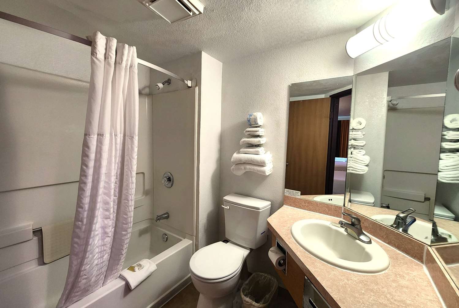 Super 8 By Wyndham Austin North/University Area 30/32