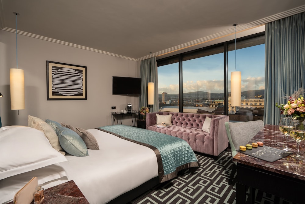 Signature, King Bed
