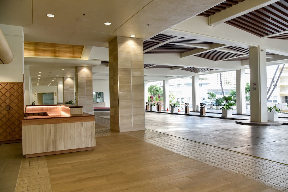 Ala Moana Honolulu by Mantra 24/37