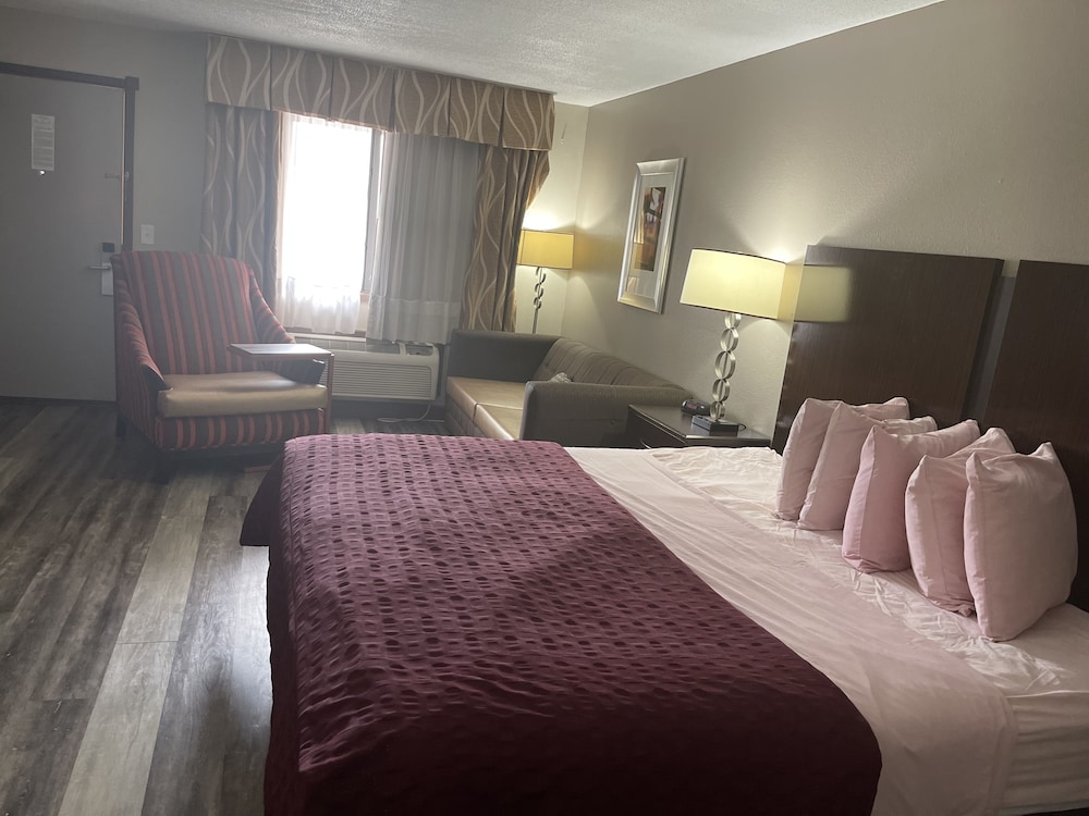 Royal Inn & Suites 5/24