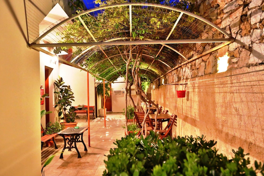 Ventoura Studios & Apartments 39/41